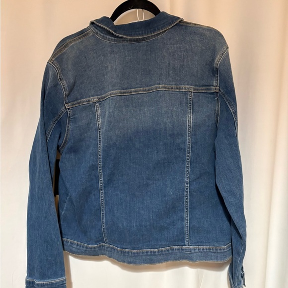 NWT Denim Jacket Medium Wash Plus Size 2X Wardrobe Basic Add For Spring - Picture 2 of 7